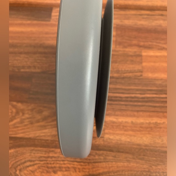 Bella Tunno Wonder Plate. Easy to Clean. Suctions to Table. Divided Plate. grey - Picture 2 of 3